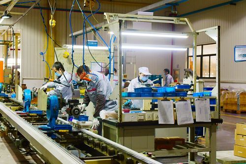 东风底盘系统公司传动轴工厂自动化生产线大幅提升了生产效率 刘鸿飞